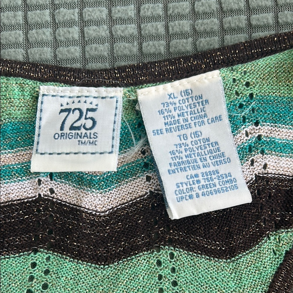 Chevron Patterned Shimmer Top - Picture 5 of 6